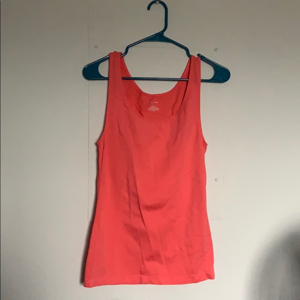 pink tank top